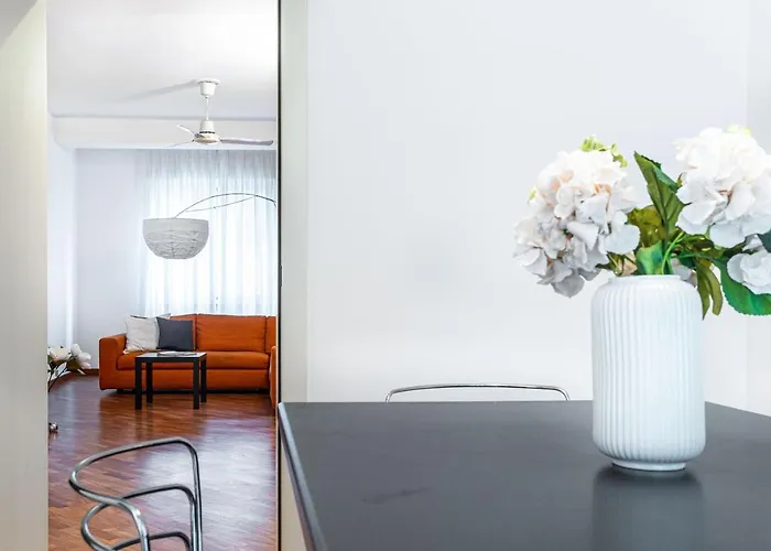 Joivy Lovely And Inviting Flat With Balcony